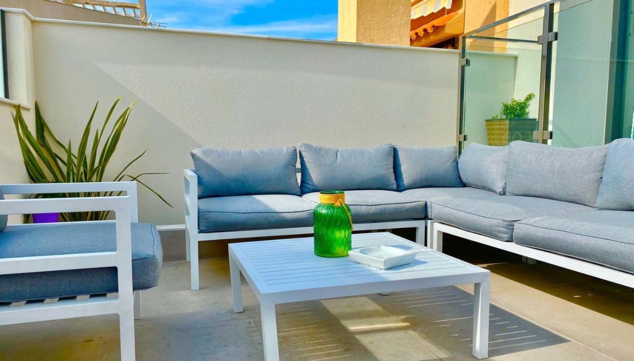 Con Piscina Privada En La Urb. De Puerto Rey