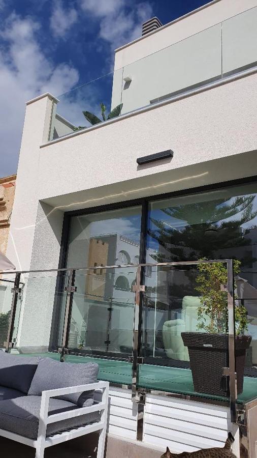 Con Piscina Privada En La Urb. De Puerto Rey Holiday home *