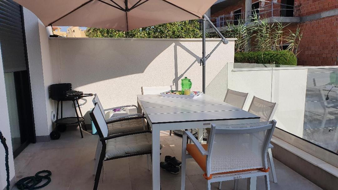 Con Piscina Privada En La Urb. De Puerto Rey Сasa de vacaciones Los Amarguillos