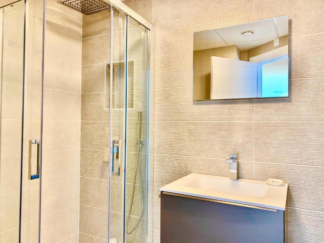 Con Piscina Privada En La Urb. De Puerto Rey Los Amarguillos