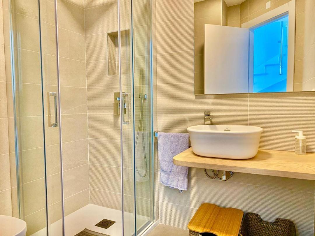 Con Piscina Privada En La Urb. De Puerto Rey Los Amarguillos