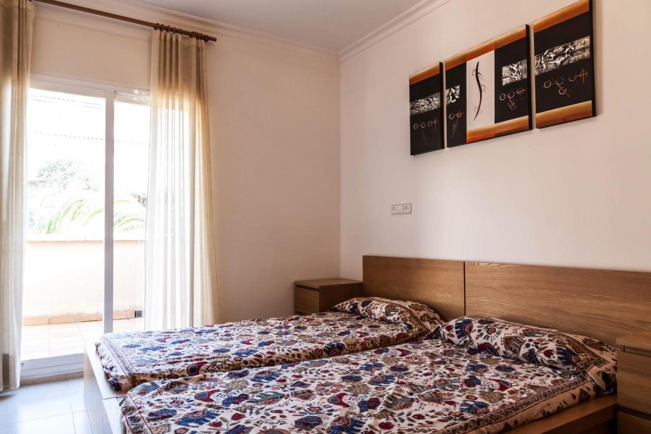Casa Con Jardin-wifi Free Holiday home