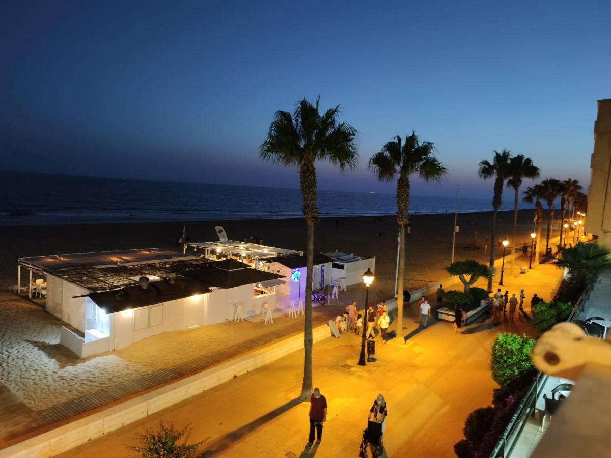 Apartamento Primera Línea De Playa. Zona Playa Costilla. *