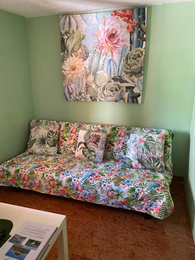Estudio En La Playa De Calafell. Barcelona * Calafell