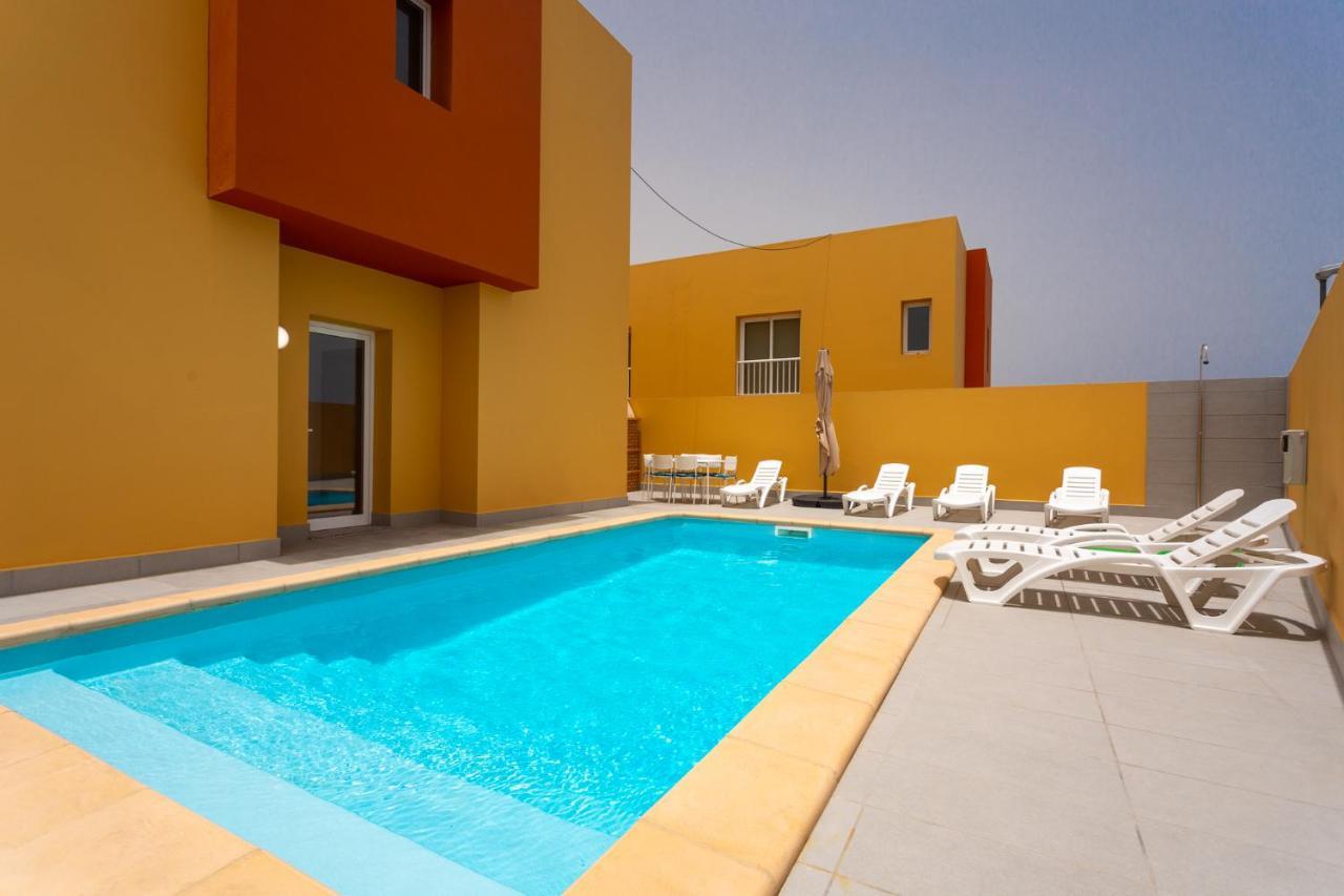 Mariposas Pool *