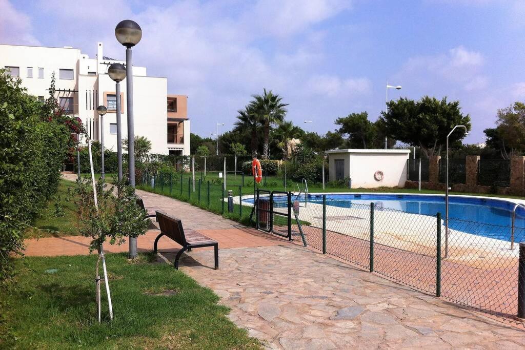 Chill Out Ground Floor Apartm +private Garden+wifi Retamar (Almeria)