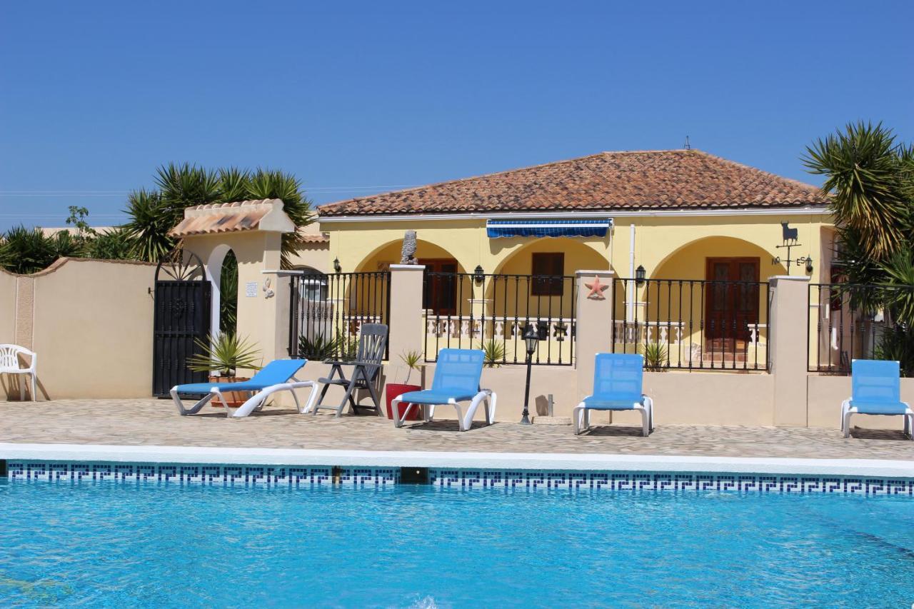 Casa Mari - Fabulous Semi-detached With Swimming Pool, Tennis Court And Huge Gardens Villa
