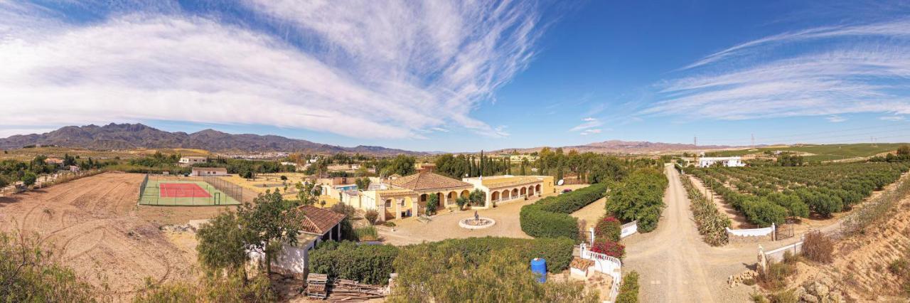 Villa Casa Mari - Fabulous Semi-detached With Swimming Pool, Tennis Court And Huge Gardens
