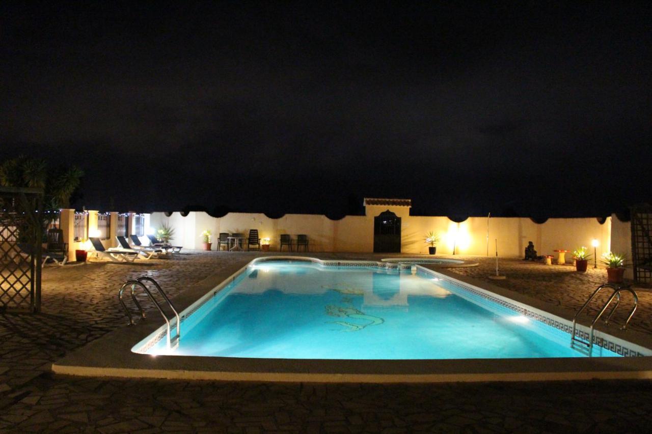 Casa Mari - Fabulous Semi-detached With Swimming Pool, Tennis Court And Huge Gardens