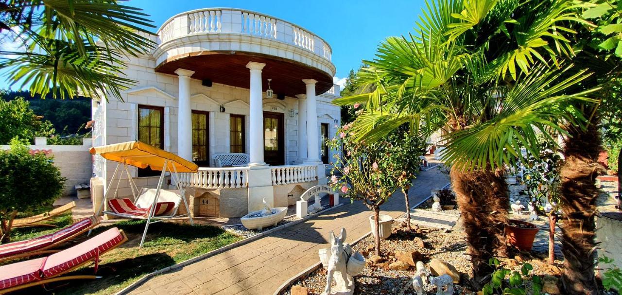 Chalet Santa Teresa - *