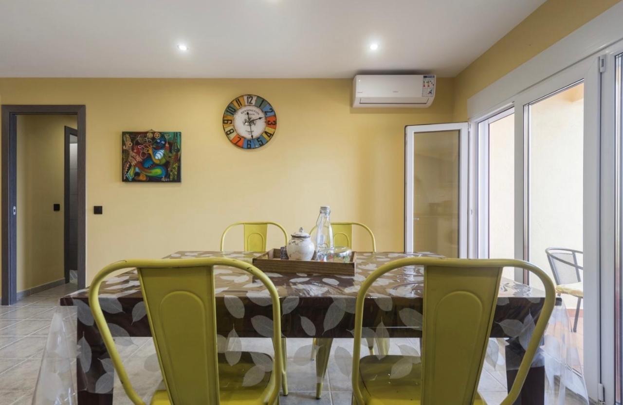 Sea View Apartments,2