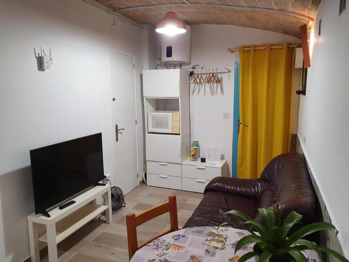 Habitación Independiente Con Baño Y Patio En Cremallera De Montserrat Habitación en casa particular *