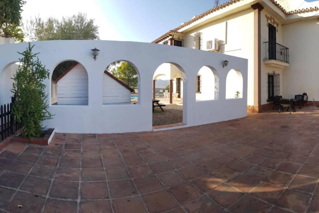 Preciosa Con Gran Piscina Y Fabulosas Vistas Villa