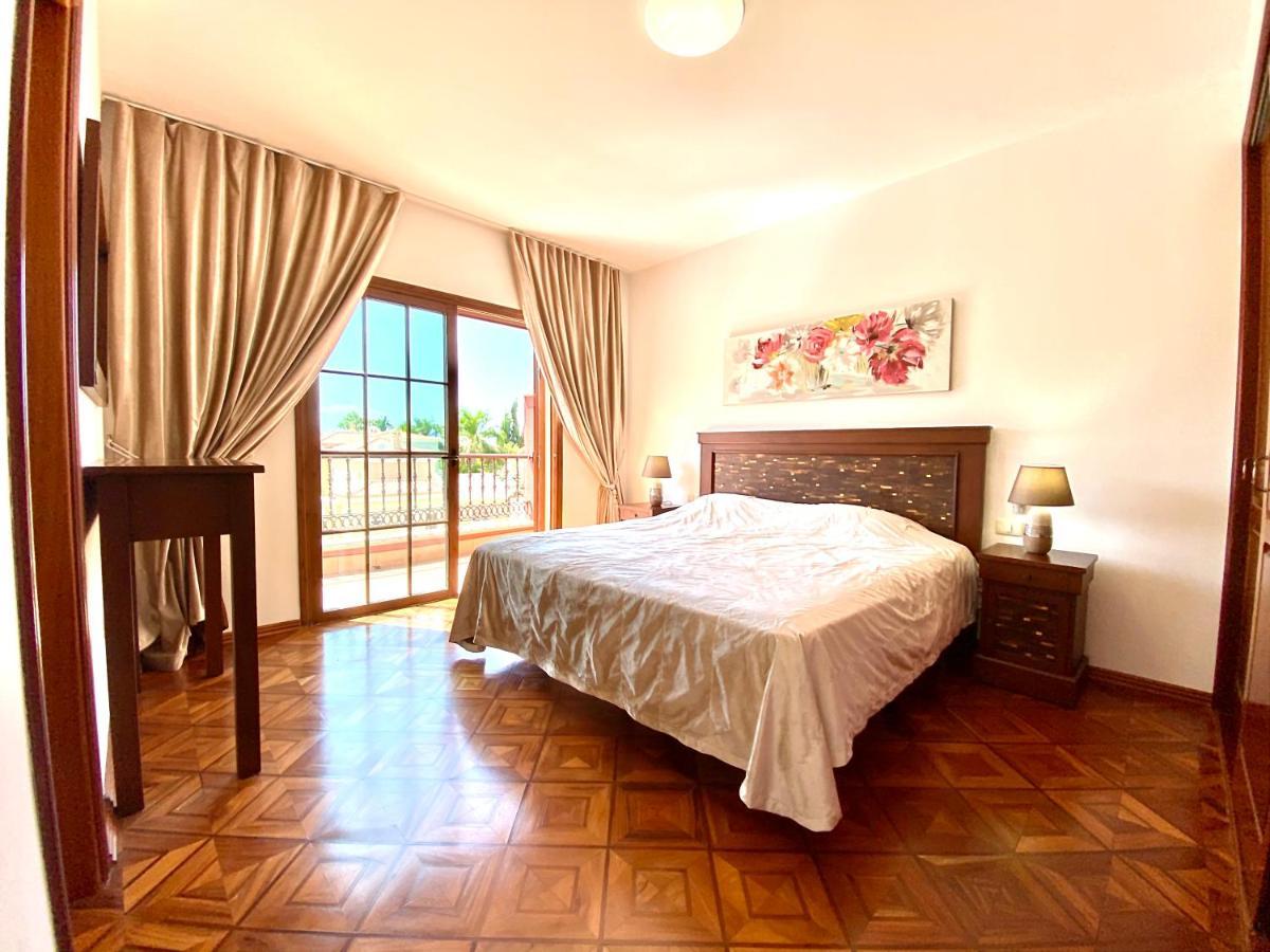 Del Duque With Private Pool Villa *