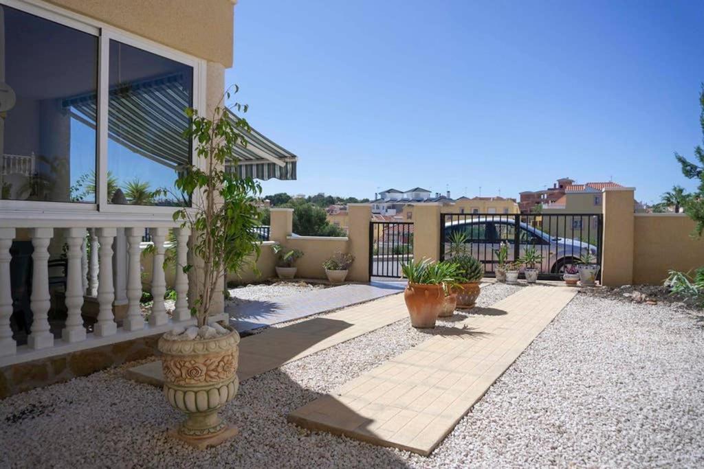 Spacious 2 Bed Ground Floor With Beautiful Communal Pool Apartment
