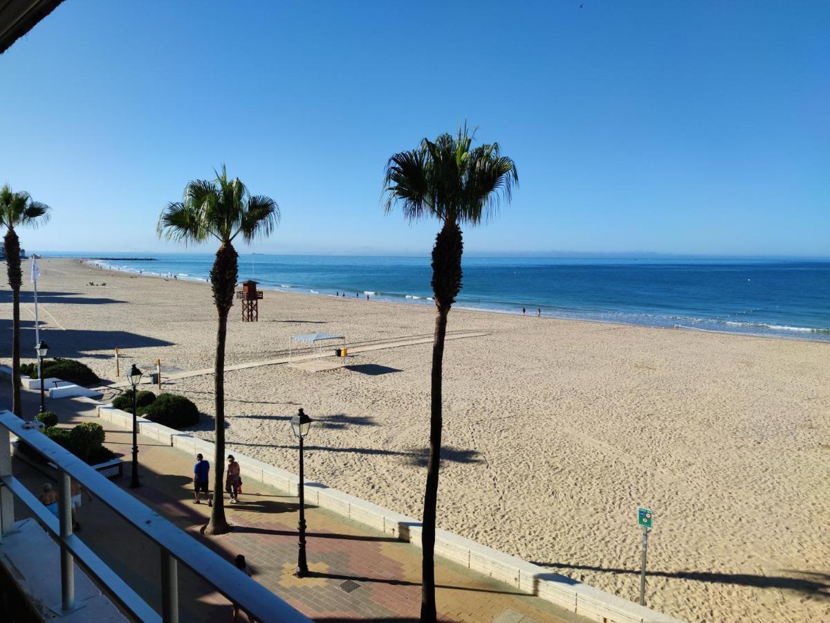 Primera Línea De Playa. Zona Playa Costilla. Apartamento *