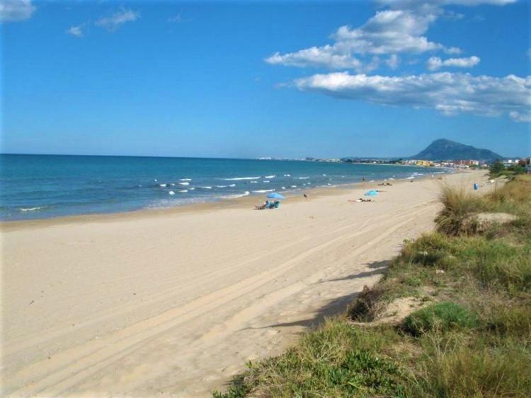 Сasa de vacaciones Adosado De 140m2 Con Terraza A 50 M De La Playa Dénia