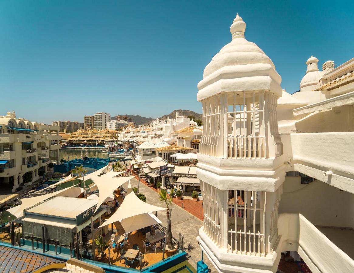 Ola Puerto Marina