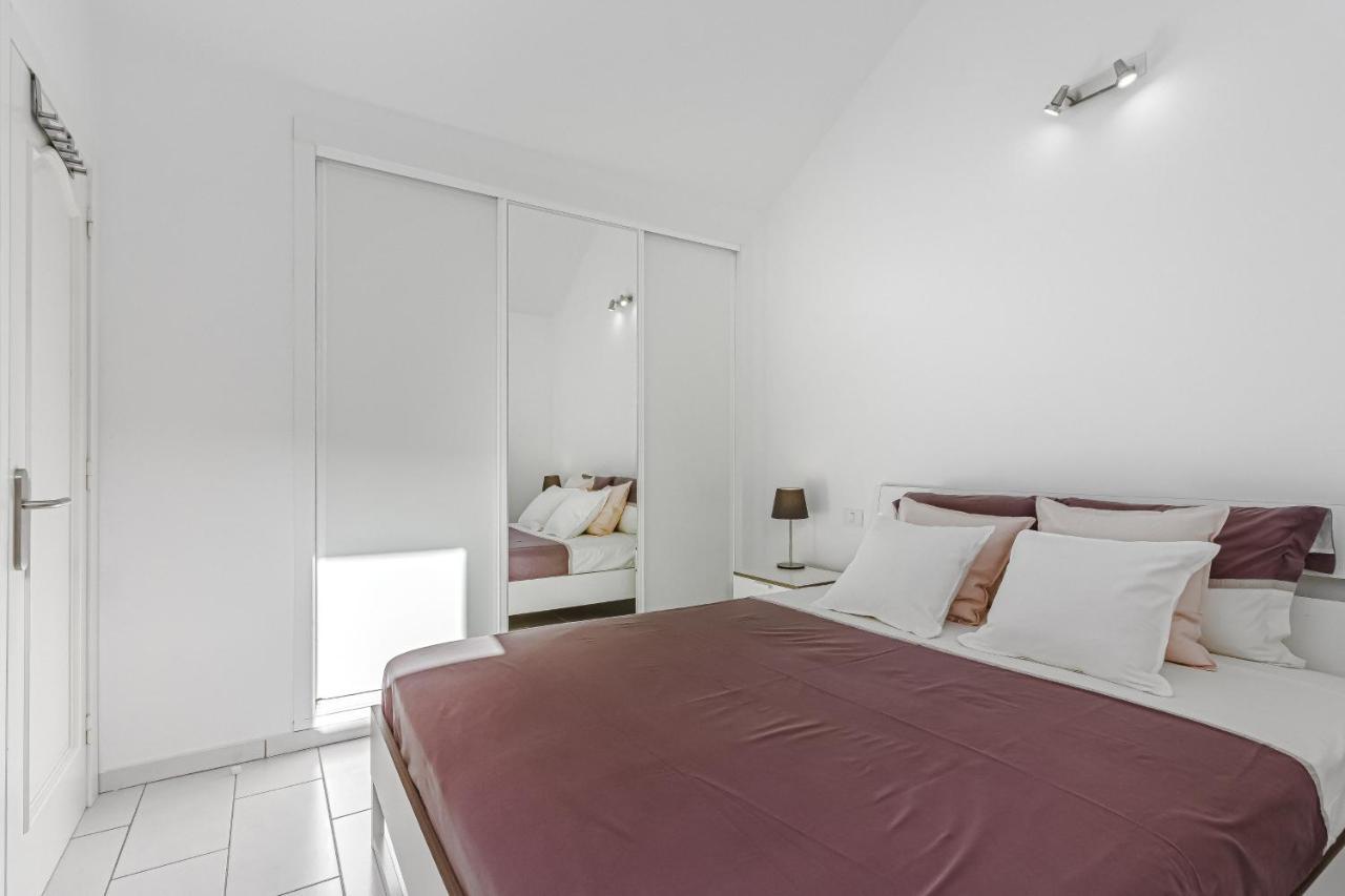 Sea View Cristianos Pool Modern