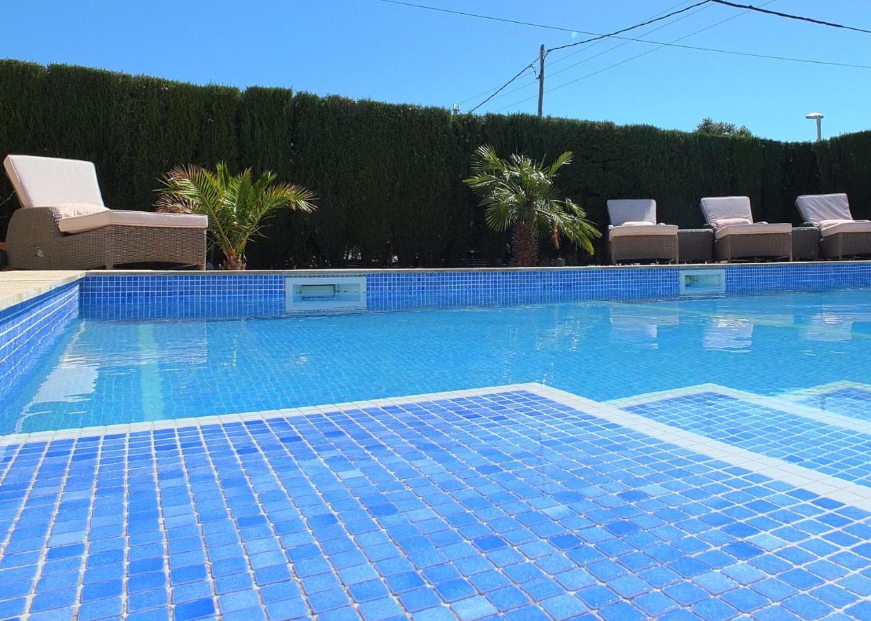 Villa Mimosa With 5bedrooms Air Conditioning & Private Swimming Pool And A Games Ideal For Families *