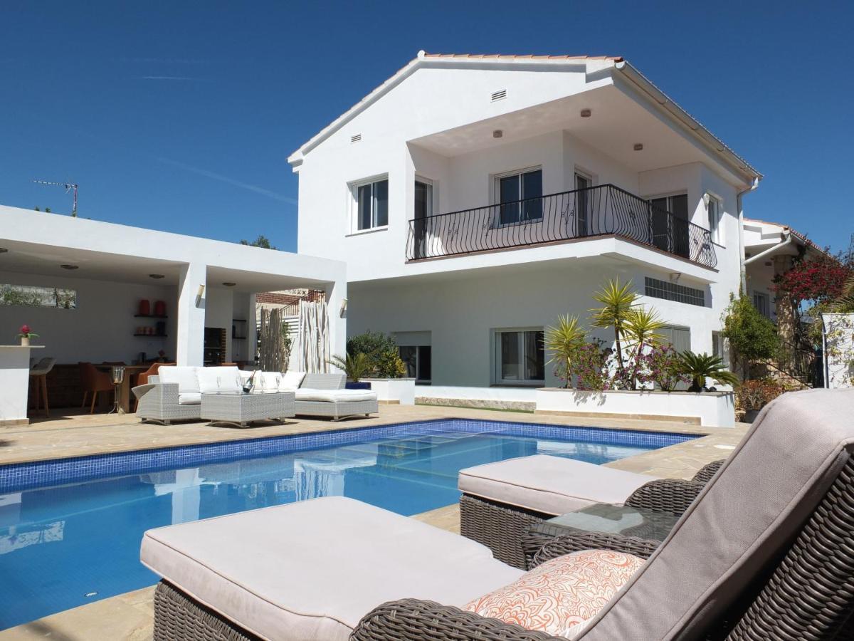 Villa Mimosa With 5bedrooms Air Conditioning & Private Swimming Pool And A Games Ideal For Families L'Ametlla de Mar