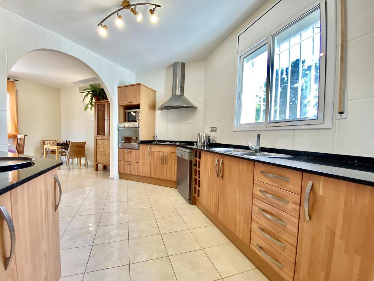 Villa Jacaranda Stunning 3bedroom With Air-conditioning & Private Swimming Pool