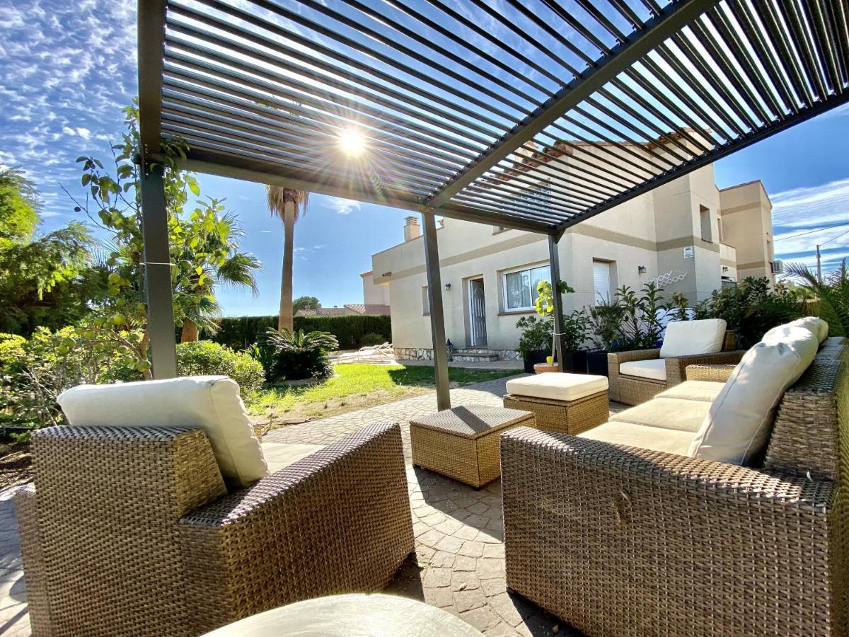 Martina 4 Bedroom With Air Conditioning & Private Swimming Pool Ideal For Families