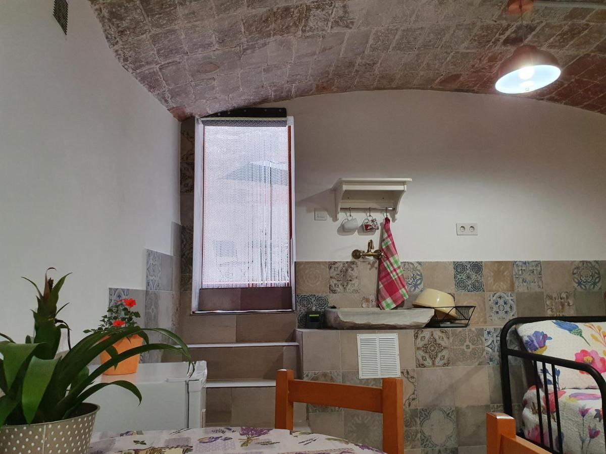 Habitación Independiente Con Baño Y Patio En Cremallera De Montserrat Habitación en casa particular