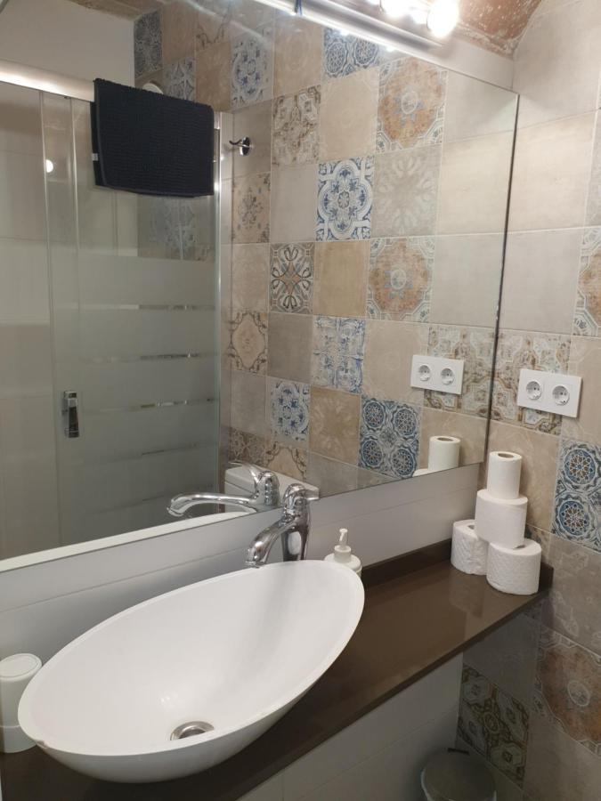 Habitación Independiente Con Baño Y Patio En Cremallera De Montserrat Habitación en casa particular *