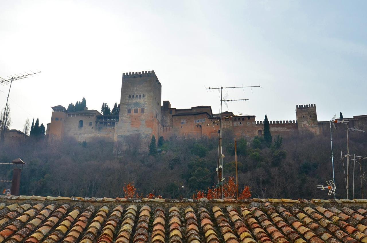 Paseo De Tristes Granada