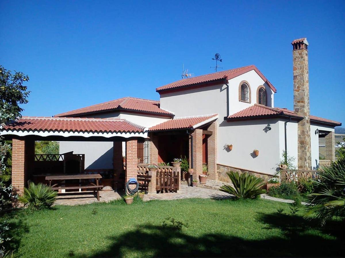 Villa Charming In With Pool