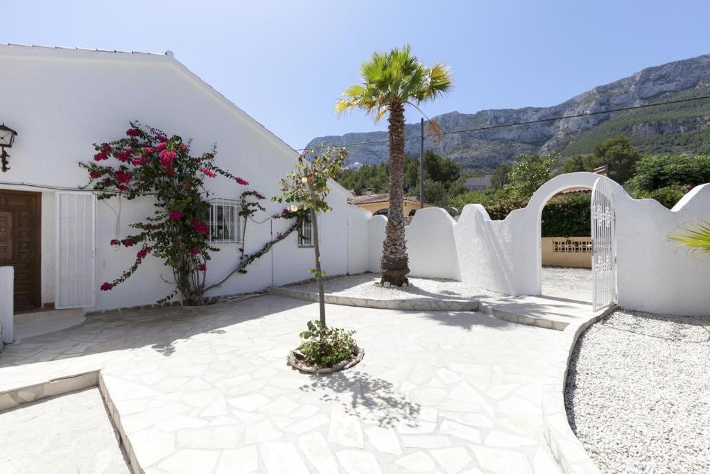 Celi: Sea- & Mountain View, Peaceful & Comfortable.