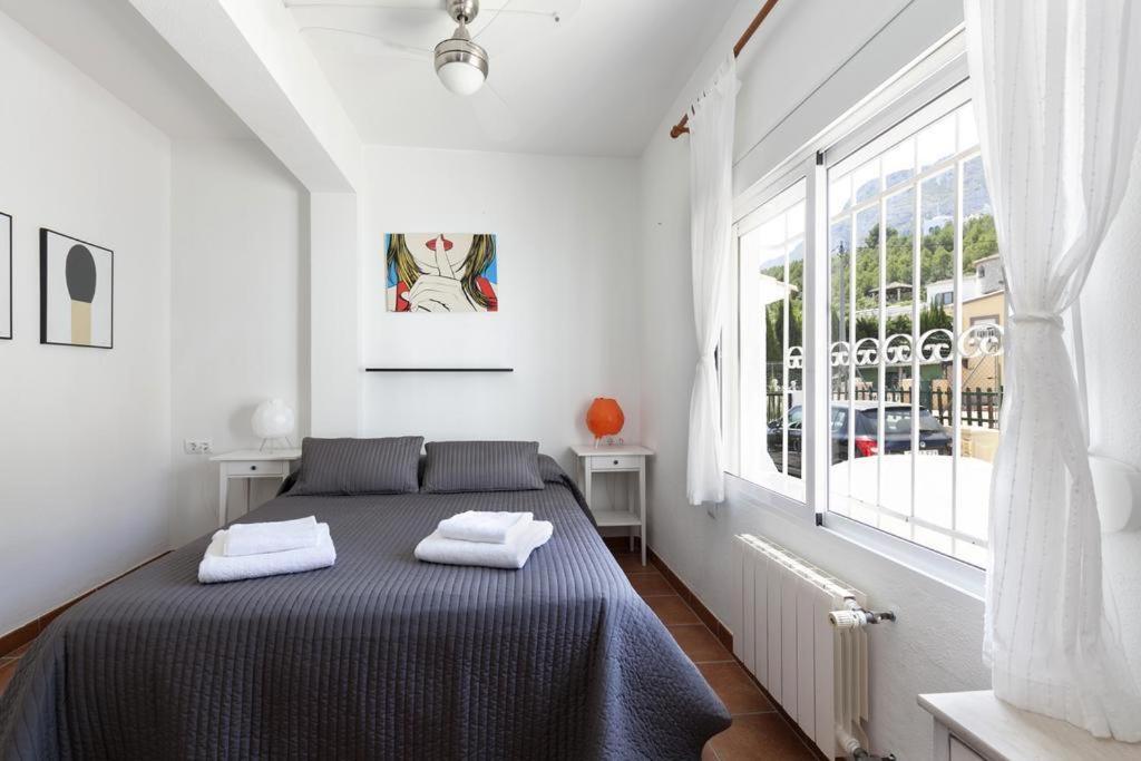 Celi: Sea- & Mountain View, Peaceful & Comfortable. *
