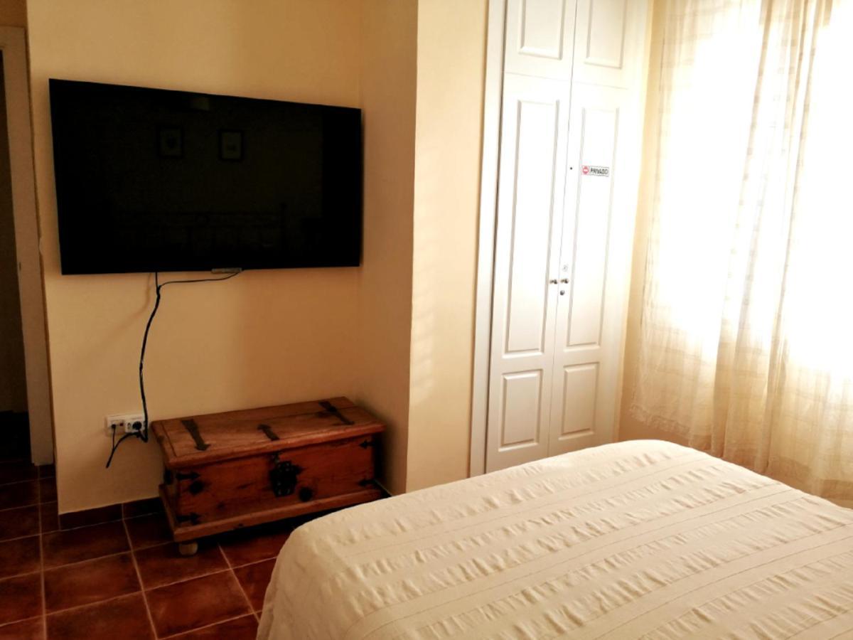 Center Paseo Apartment: Renovated With Double Garage