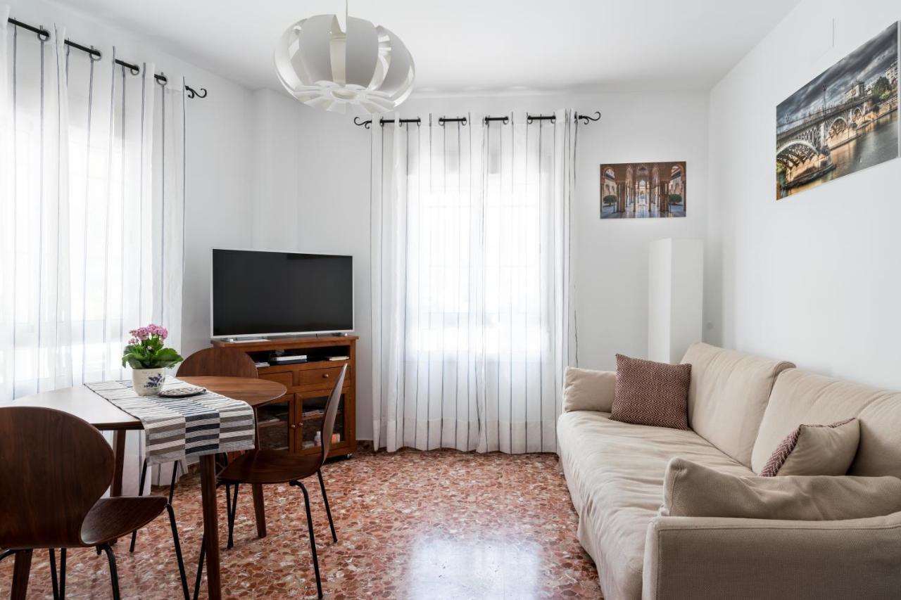 Anna - Con Encanto En Triana