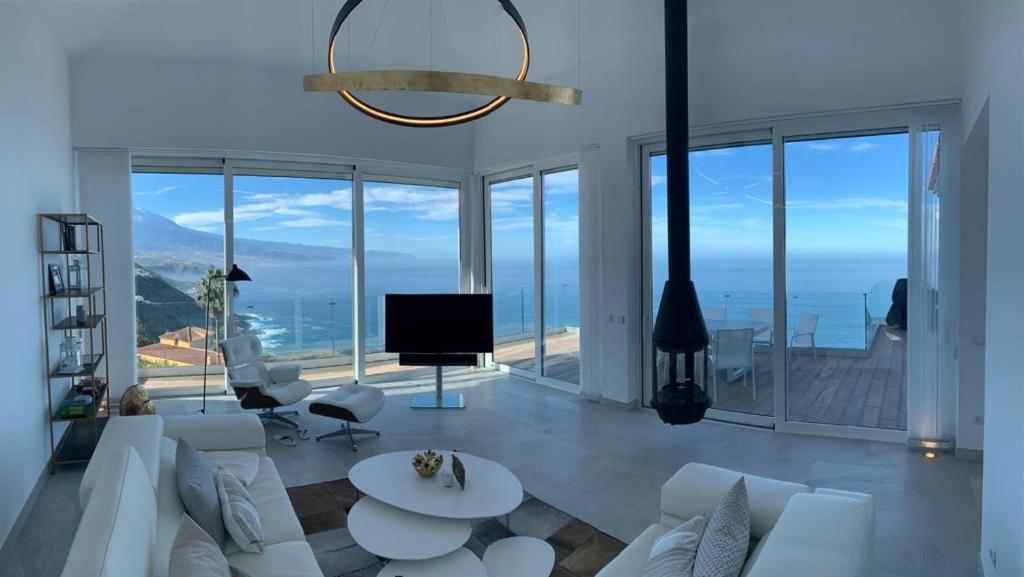 Crystal Ocean Villa *