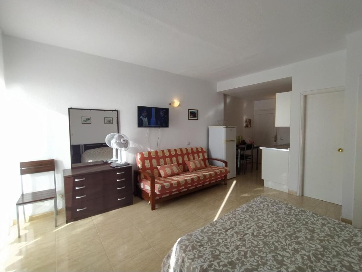 Apartment Studio With Ocean View. 100 M Beach