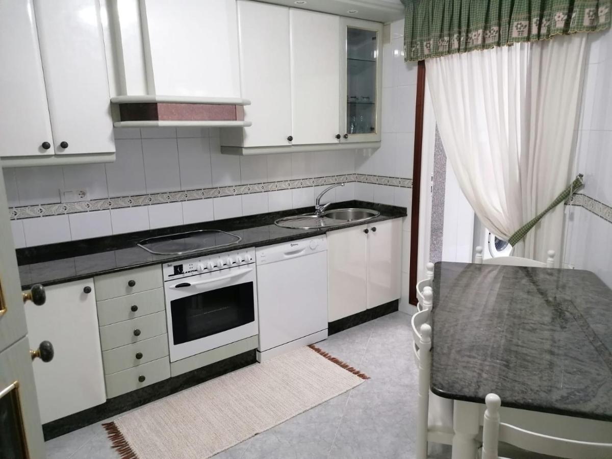 Piso As Camelias Apartment *