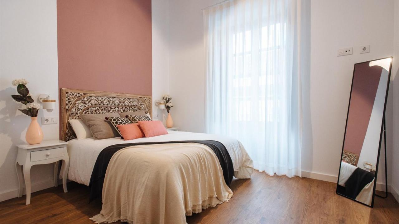 Lola De Triana Sevilla