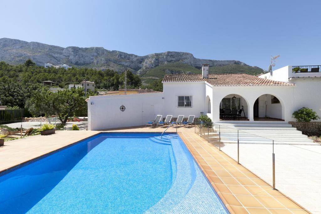 Celi: Sea- & Mountain View, Peaceful & Comfortable. Dénia