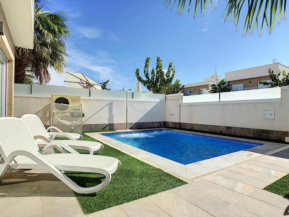 Sol - - 1710 Villa