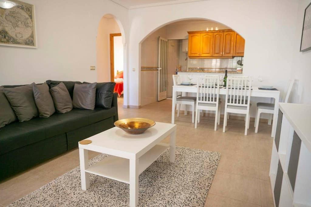 Spacious 2 Bed Ground Floor With Beautiful Communal Pool *