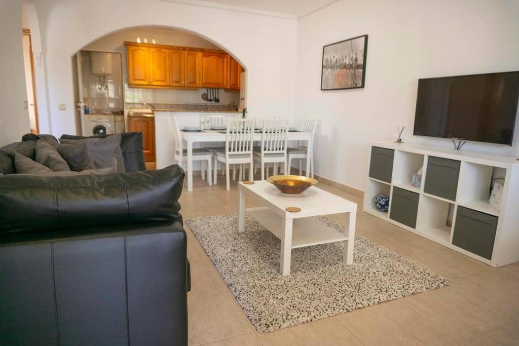Apartment Spacious 2 Bed Ground Floor With Beautiful Communal Pool Villamartin (Valencia)