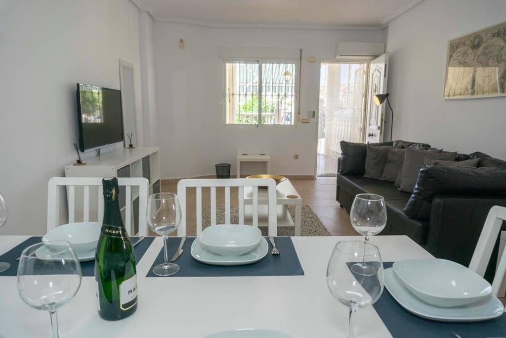 Spacious 2 Bed Ground Floor With Beautiful Communal Pool *