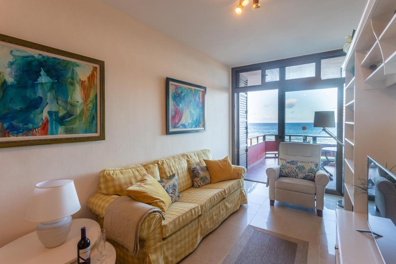 Front Line With Fantastic Terrace. Apartment Telde