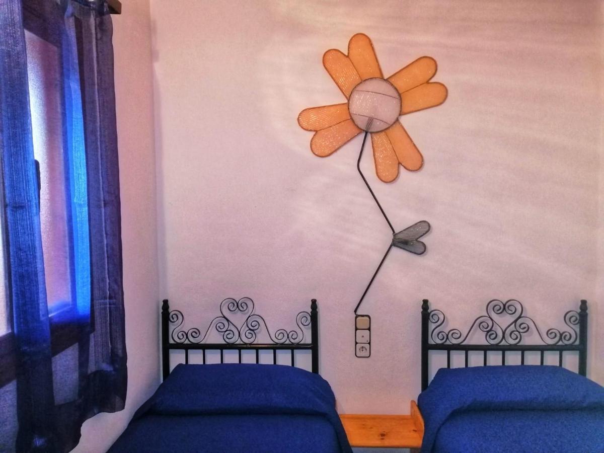 Casa Proyecto Pepe Bravo - Arte De Manos Y Corazon Bed & Breakfast Alozaina