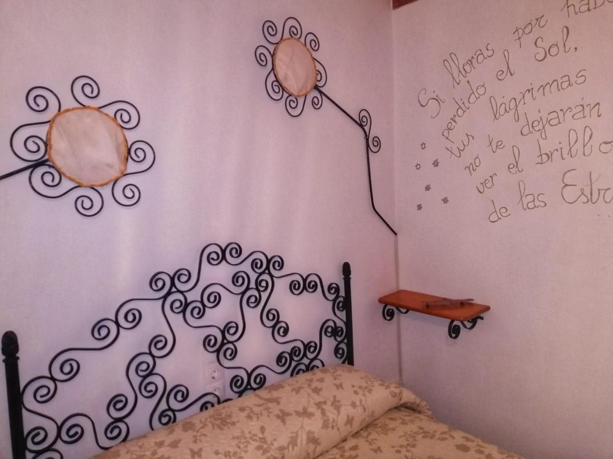 Casa Proyecto Pepe Bravo - Arte De Manos Y Corazon Bed & Breakfast Alozaina