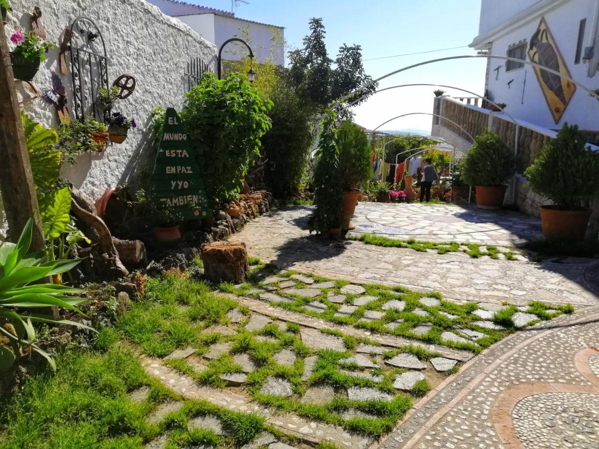 Casa Proyecto Pepe Bravo - Arte De Manos Y Corazon Bed & Breakfast Alozaina