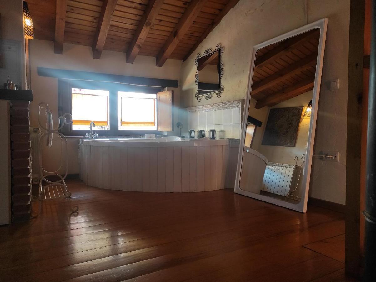 El Colirrojo - Sitios De Aravalle Casa rural Casas del Abad