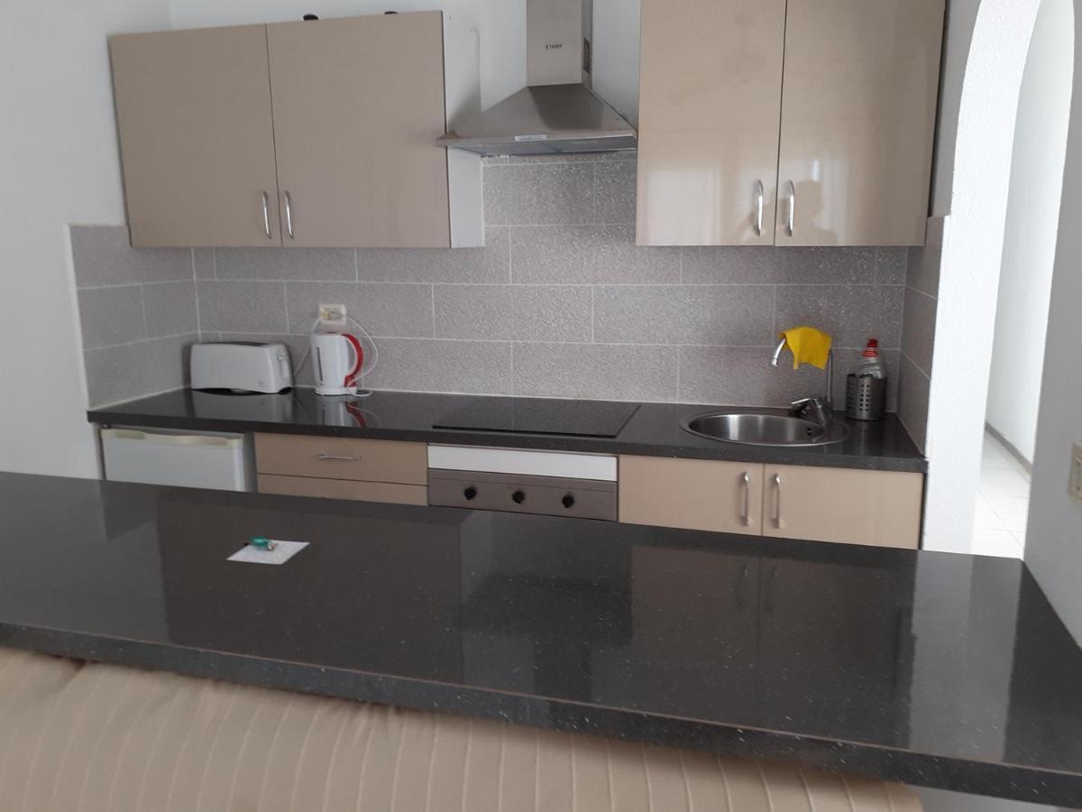 Penthouse With Great Views , Sun All Day , Wifi , New Kitchen. *